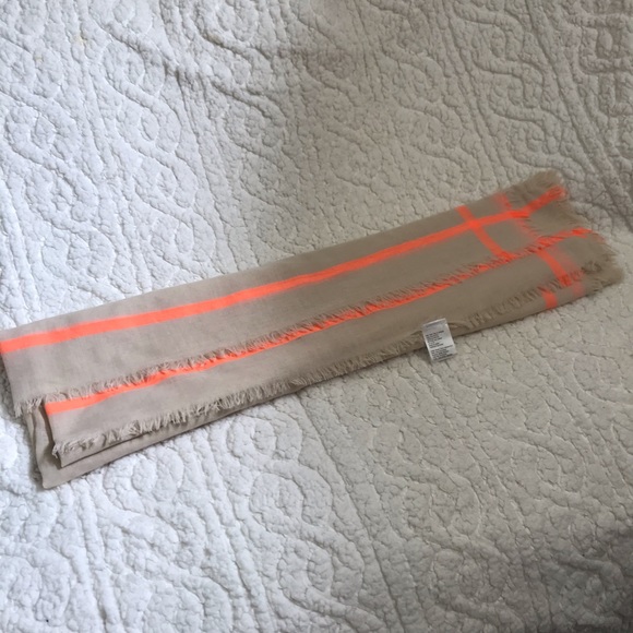 Versatile Blanket Scarf - Picture 4 of 8